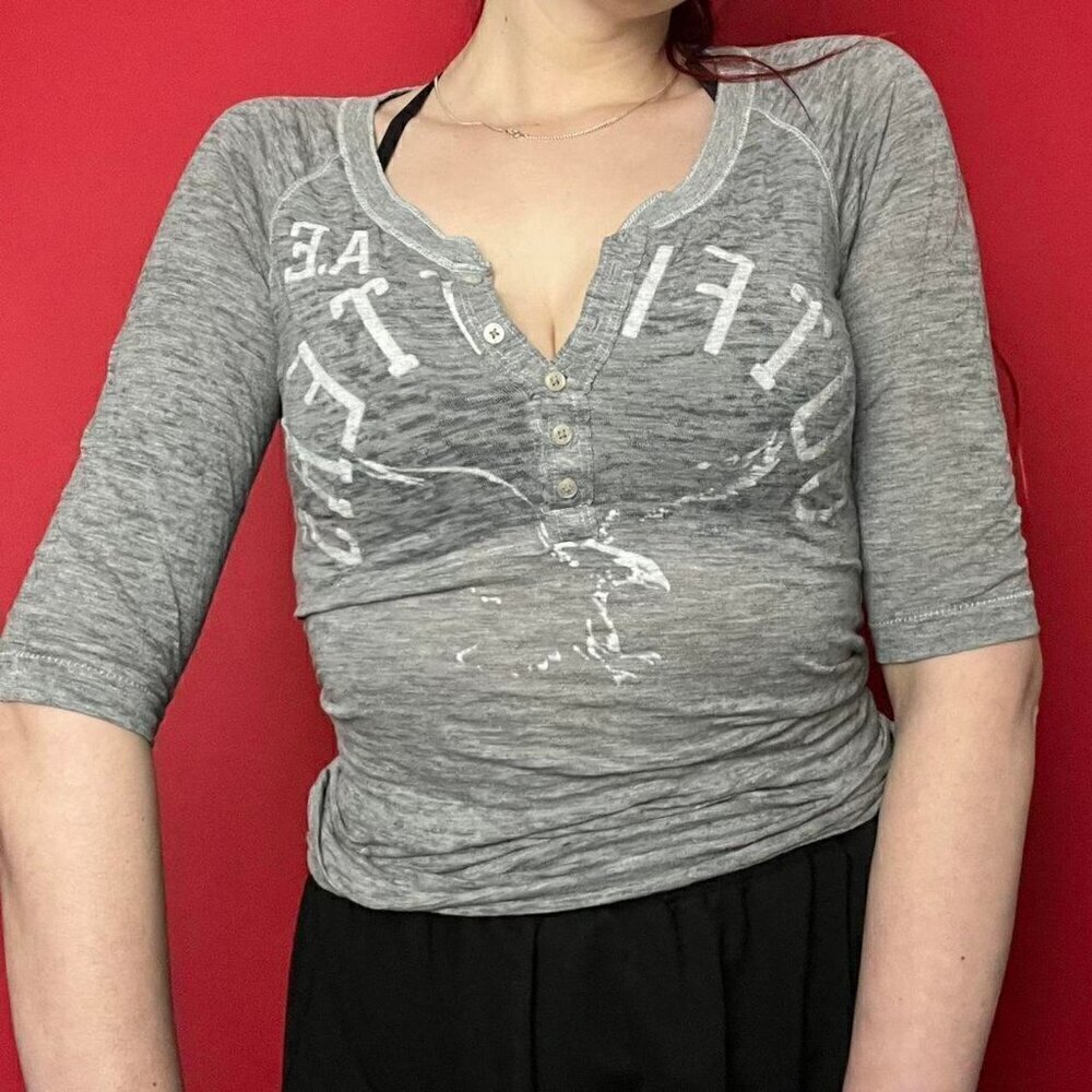 American eagle outfitters / Y2K mid sleeve top with buttons